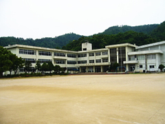 西津小学校